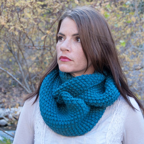 Chunky knit infinity scarf, circle scarf, cowl scarf, hood cowl, teal blue, christmas gift for her, Valentines day gift