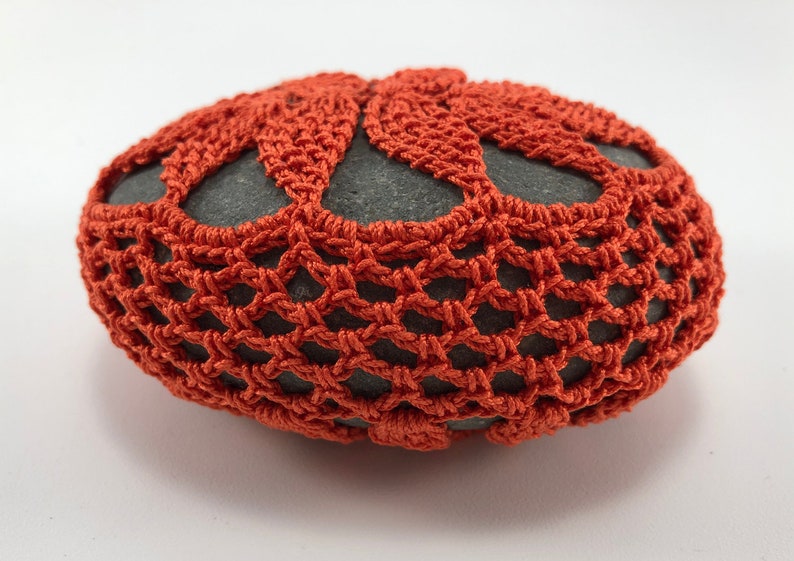 Crochet Stone Pattern, DIY, Lace Stone Cover Pattern, DIY, Crochet Rock Pattern, Leaves, Beach house decor, Tabletop decor, bowl element image 5