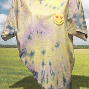 Trippy Tie Dye T shirt, Smiley Face Patch, 100% Cotton, Unisex Large