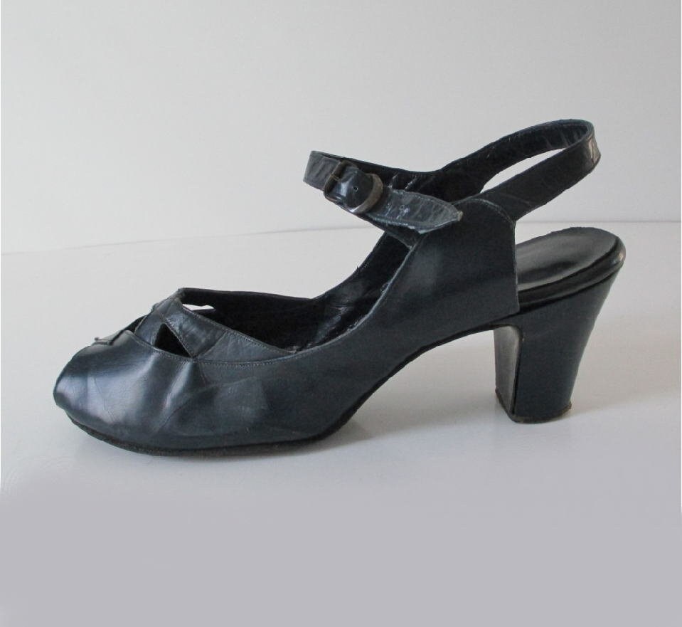 vintage navy blue heels