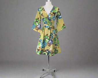 Vintage 60s Yellow Floral Bell Sleeve Hawaiian Dress S