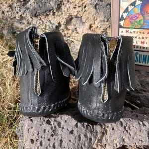 Vintage Leather Taos Black Moccasin 7, Minnetonka Brown Ankle Boot 5 Rubber Sole, EarthWay Book Mary Summer Rain Wise Woman Mom Dad Gift Bild 7