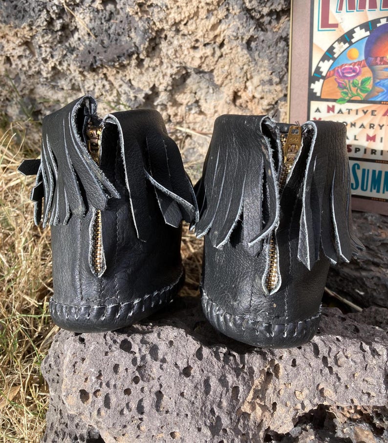 Vintage Leather Taos Black Moccasin 7, Minnetonka Brown Ankle Boot 5 Rubber Sole, EarthWay Book Mary Summer Rain Wise Woman Mom Dad Gift Bild 7