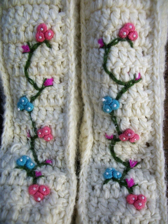 SALE Vintage Crocheted Cream Slipper Boot Floral … - image 4