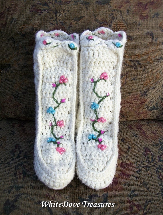 SALE Vintage Crocheted Cream Slipper Boot Floral … - image 3