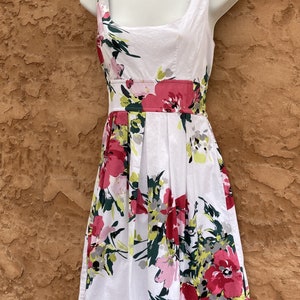 Vintage Couture Summer White Red Floral Party Dress, Elegant Socialite Romance Sleeveless High Waist Cotton Sundress Rose Watercolor Lined image 2