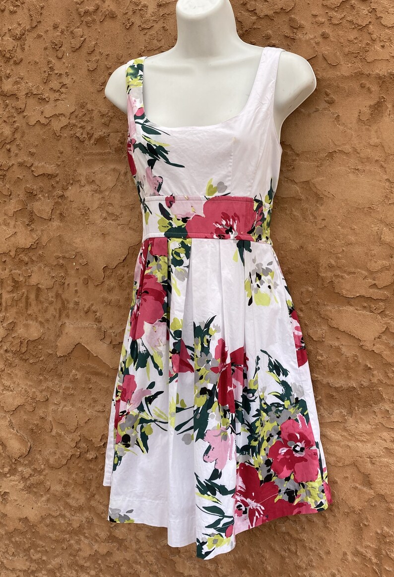 Vintage Couture Summer White Red Floral Party Dress, Elegant Socialite Romance Sleeveless High Waist Cotton Sundress Rose Watercolor Lined image 2
