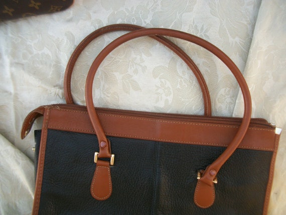 SALE Vintage Black Leather Messenger Handbag Tote… - image 4