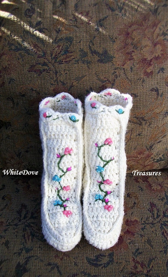 SALE Vintage Crocheted Cream Slipper Boot Floral E