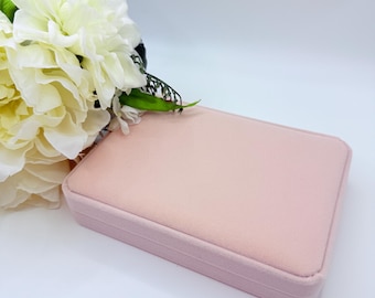 An affordable velvet jewelry box designed for everyday use and gift packaging.