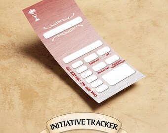 Könnte beinhalten: Eine rosa und weiße Initiative Tracker-Karte mit verschiedenen beschrifteten Kästchen und dem Text "INITIATIVE TRACKER". Die Karte hat eine Holzmaserung und ist für Rollenspiele konzipiert.
