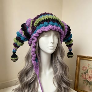 Chapeau pointu au crochet bouffon arlequin, bonnet elfe de clown à rayures, chapeau de costume en tricot à la main pour cosplay d'Halloween