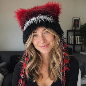 Touca de Halloween com orelhas de bruxa e pelos pubianos, franjas vermelhas e pretas, estilo Harajuku alternativo para o inverno.