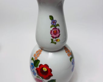 Kalocsa Hungary Vintage 8.5" Porcelain Vase – Hand‑Painted Flowers