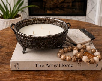 Vela em Vaso Antigo | Peça Única em Vidro Vintage | Seleção de Aromas Personalizados | Vela de Soja Feita à Mão | Pétalas e Brasas