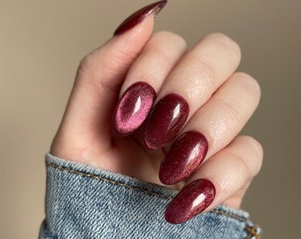 Burgundy magnet cat eye velvet nails