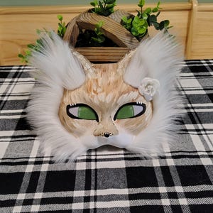 Handgjord fennec-räv Therian-mask med vit fuskpäls • Realistisk målad rävmask för Quadrobics-utrustning • Anpassad djur-cosplaymask
