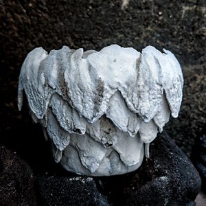 Maceta de cerámica hecha a mano / Maceta de arcilla blanca texturizada