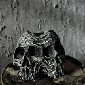 Handmade Gothic Skull Planter Dark Ruin Ceramic Pot for Succulents