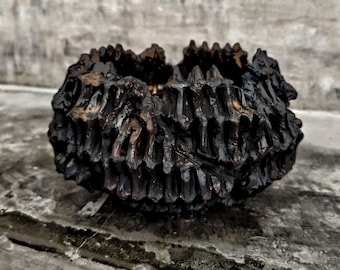 Japanse handgemaakte keramische bonsaipot – donkere wortelpot met textuur in Wabi Sabi-stijl