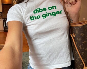 Dibs On The Ginger Baby-T-Shirt Lustig St Patricks Day Y2K Baby-T-Stück Irisches Hemd St Pattys Day T-Shirt Rothaarige Geschenk für Sie