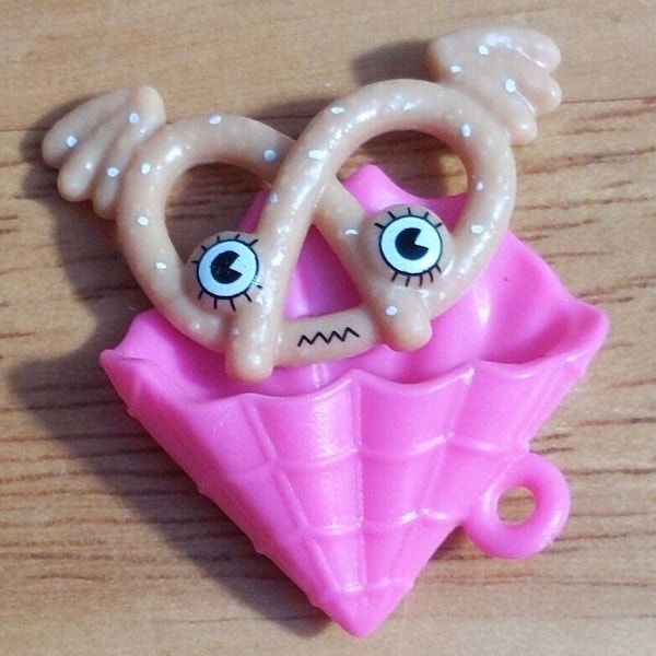 Supplies - Factory doll item - Monster G3 High - Draculaura, pretzel and holder - for customizing dolls, and other projects.