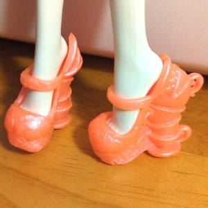 Zubehör - Werks-Puppenschuhe - Monster MH G1 und G2 Fashion Dolls und EA High-sized - zum Anpassen von Puppen und anderen Projekten.
