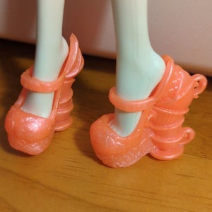 Supplies - Factory doll shoes - Monster MH G1 and G2 Fashion Dolls and EA High-sized - for customizing dolls, and other projects.