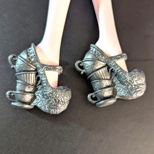 Zubehör - Werkspuppenschuhe - Monster G1 High-sized und EA High-sized für den Puppenbau und andere Projekte.