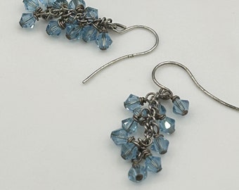 Pendientes colgantes de plata de ley con bicones de cristal Swarovski aguamarina (azul claro) - Regalo para ella - Regalo de cumpleaños de Piscis