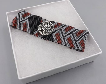 Pulsera de cuentas de semillas de peyote rojo, negro y gris tejida con botón Peweter - pulsera tejida - joyería con cuentas, regalo OOAK, regalo para ella,