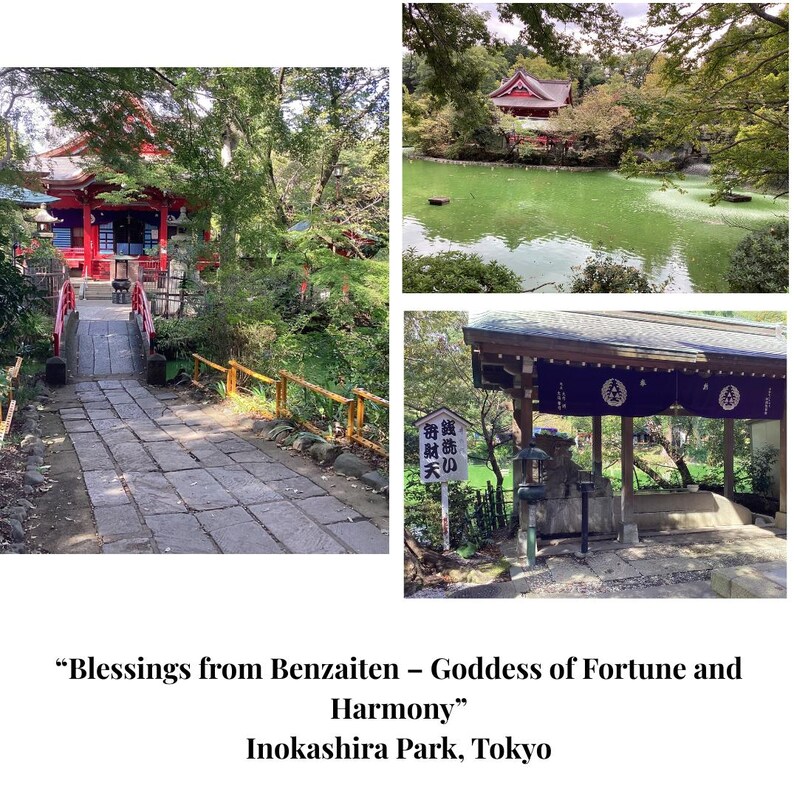 Op de afbeelding: Een schilderachtig uitzicht op Inokashira Park in Tokio, met traditionele Japanse architectuur. De afbeelding toont een rode brug, stenen paden en een serene vijver. Tekst luidt: "Zegeningen van Benzaiten - Godin van Fortuin en Harmonie."