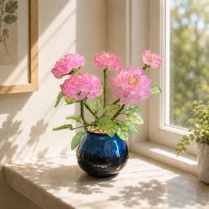 Roze glazen pioenroos bloemen in blauwe vaas, handgemaakt eeuwig bloemstuk, Moederdagcadeau, verjaardagscadeau voor haar, bloemen interieur