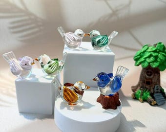 Handgemaakt geblazen glazen vogelbeeldje | Kleurrijke miniatuursculptuur