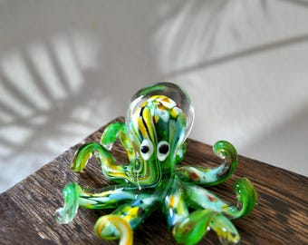 Handgemaakt glazen octopusbeeldje | Groen geblazen glasdier | Decoratie oceaanzeewezen | Leuk octopuscadeau | Minikunstsculptuur