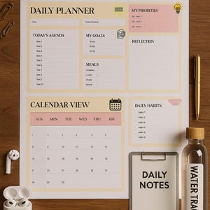 Peut inclure: Vue de dessus d'un planificateur quotidien, d'un calendrier et d'accessoires. Le planificateur comprend des sections pour l'agenda, les objectifs et les habitudes. Une bouteille d'eau, des stylos et une tasse de café sont également présents. Le calendrier affiche la date 03.