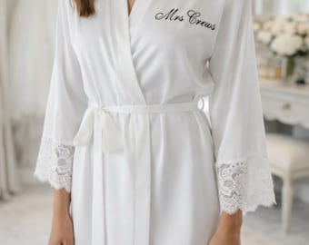 Bata de encaje personalizada para novia con nombre impreso. Bata para futura esposa con apellido nuevo. Regalo para la madre de la novia en la despedida de soltera. Regalo para la madre de la novia en la despedida de soltera.