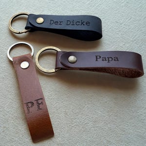 Personalisierter Leder Schlüsselanhänger mit Initialen, Gravur Geschenk für Männer & Frauen, Individuelles Schlüsselband