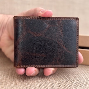 Vatertagsgeschenk für Papa – Personalisierte Leder Geldbörse mit Initialen, Hochwertige Büffelleder Herren Wallet, RFID Schutz