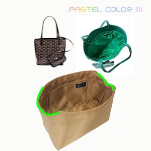 Könnte beinhalten: Drei Tragetaschen in verschiedenen Stilen und Farben. Eine ist eine gewebte braune Tragetasche mit einem passenden kleinen Beutel. Eine weitere ist eine grüne Tragetasche mit grünem Innenraum. Die dritte ist eine beige Tragetasche mit braunem Innenraum und einer kleinen Tasche.