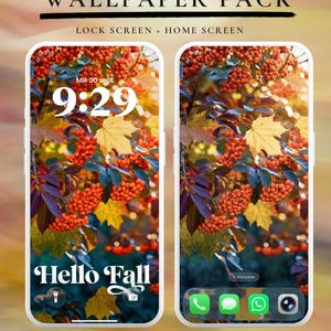 Puede incluir: Un paquete de fondos de pantalla digitales para teléfonos móviles con dos pantallas de smartphone que muestran un fondo otoñal con bayas naranjas y hojas. El texto dice HELLO FALL WALLPAPER PACK, LOCK SCREEN + HOME SCREEN y Hello Fall.