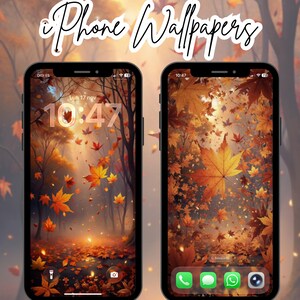 Puede incluir: Dos smartphones que muestran fondos de pantalla con temática otoñal con hojas cayendo y escenas de bosque. Las pantallas muestran la hora e iconos de aplicaciones. El texto "iPhone Wallpapers" está escrito encima de los teléfonos.