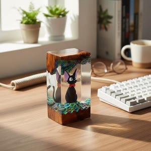 Ji.ji Black Cat Wood Resin Lamp, Kiki's Delivery Service Inspired, Handmade Anime Desk Light, Unique Ghibli Fan Art Decor Gift image 7