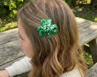 Presilha de cabelo em forma de trevo com glitter, para o Dia de São Patrício, feita à mão.