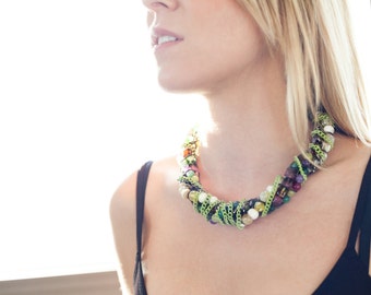 Collar de cadena de cuentas de múltiples hilos con cadena de esmalte verde vintage