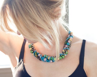 Collar de cadena de cuentas de múltiples hilos con cadena de esmalte azul vintage