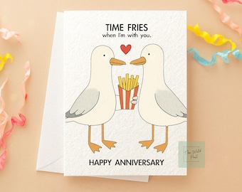 Cartão de aniversário engraçado com gaivotas: Gaivotas fofas compartilhando batatas fritas - Design divertido - O tempo voa quando estou com você.