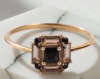 Anillo de ónix negro y cuarzo ahumado estilo Art Déco. Joyería única y llamativa.