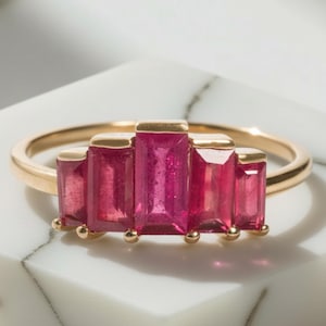 Bague de fiançailles en rubis baguette, or jaune massif, pierre de naissance en juillet, style Art déco