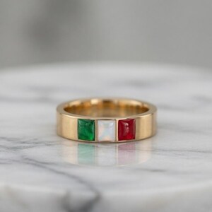 14K guldring med italiensk flagga • 3D smaragd, opal och rubin i tricolor-format